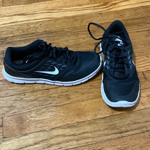 Nike 8.5 Womens sneakers Style 6777136 - Picture 1 of 4